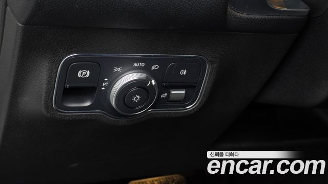 Mercedes-Benz GLB-Class 2021 — photo 24