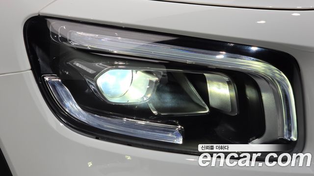 Mercedes-Benz GLB-Class 2021 — photo 8