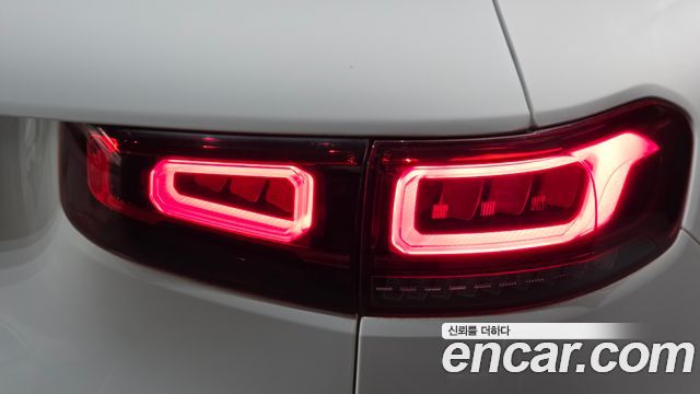 Mercedes-Benz GLB-Class 2021 — photo 9