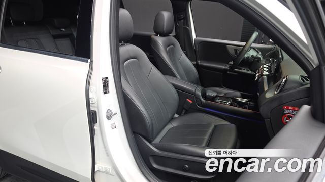 Mercedes-Benz GLB-Class 2021 — photo 16