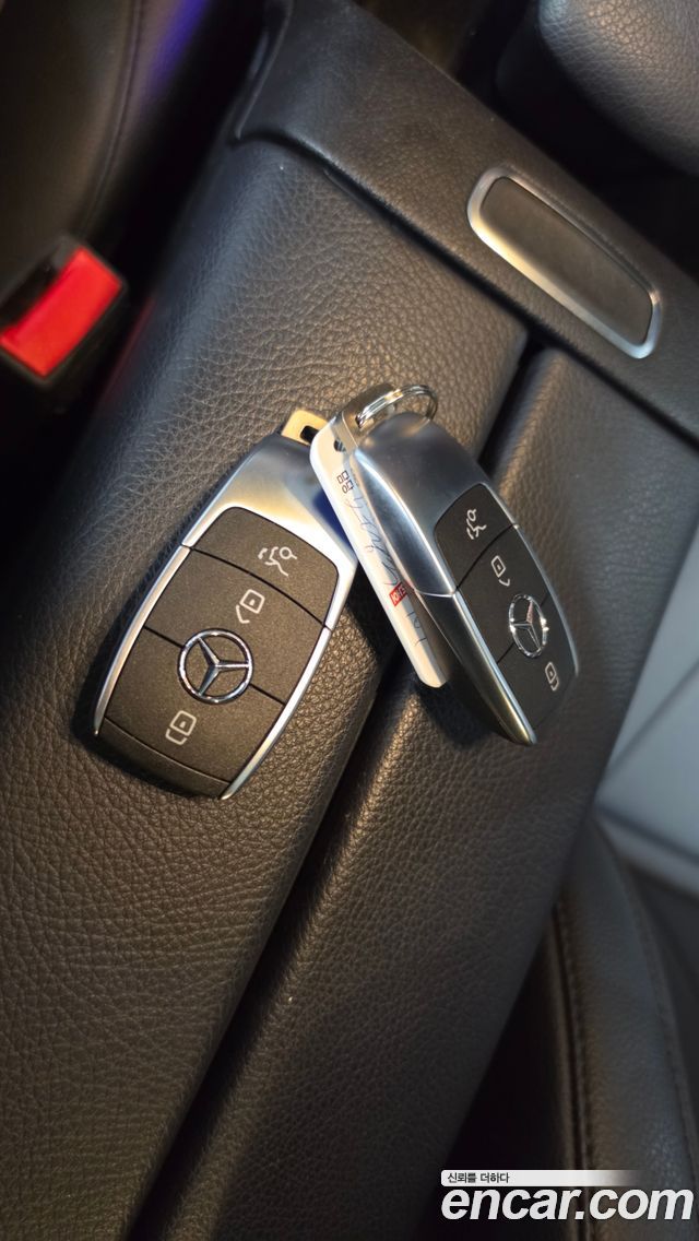 Mercedes-Benz GLB-Class 2021 — photo 28