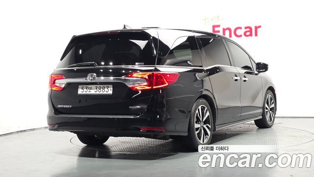 Honda Odyssey 2018 — photo 2