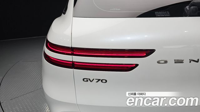 Genesis GV70 2023 — photo 9