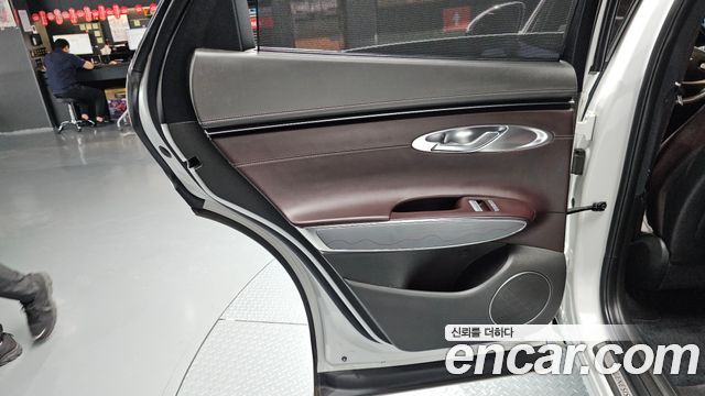 Genesis GV70 2023 — photo 15