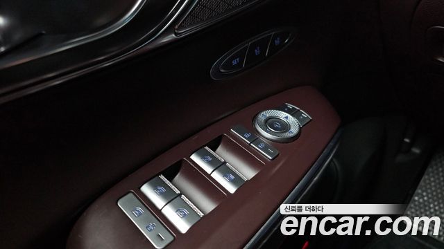 Genesis GV70 2023 — photo 28