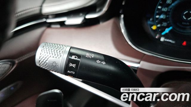 Genesis GV70 2023 — photo 29