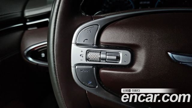 Genesis GV70 2023 — photo 31