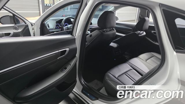 Hyundai Sonata 2022 — photo 11