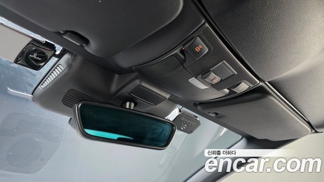 Mercedes-Benz C-Class 2017 — photo 18