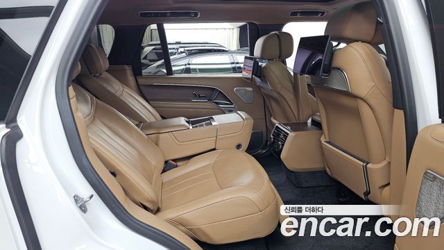 Land Rover Range Rover 2023 — photo 18