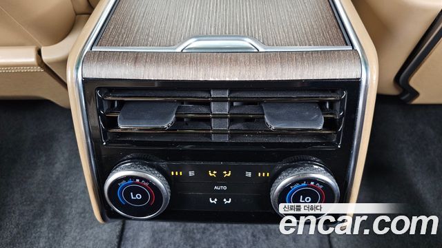 Land Rover Range Rover 2023 — photo 31