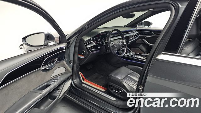Audi A8 2020 — photo 13