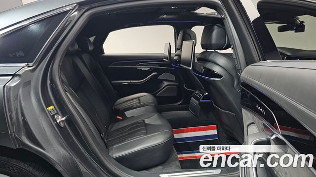 Audi A8 2020 — photo 17