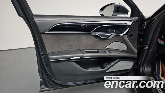 Audi A8 2020 — photo 14