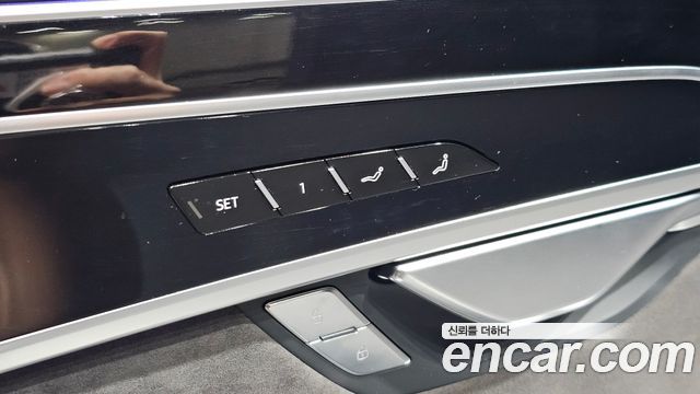 Audi A8 2020 — photo 35