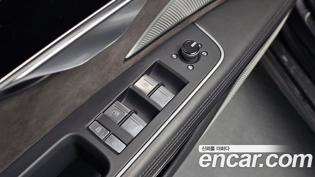 Audi A8 2020 — photo 36