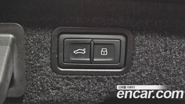 Audi A8 2020 — photo 41