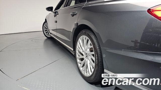 Audi A8 2020 — photo 42