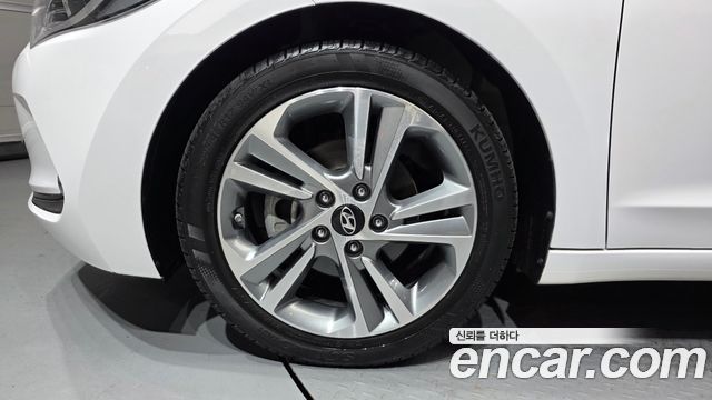 Hyundai AVANTE 2017 — photo 5