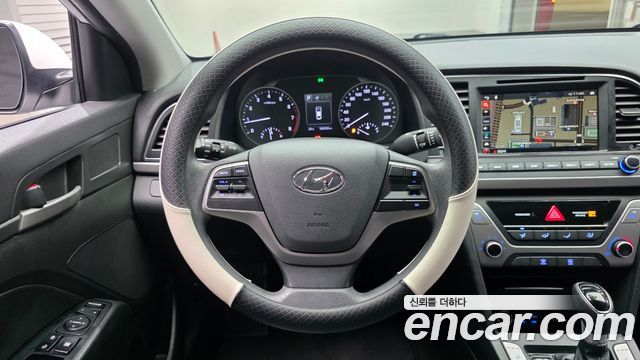 Hyundai AVANTE 2017 — photo 13