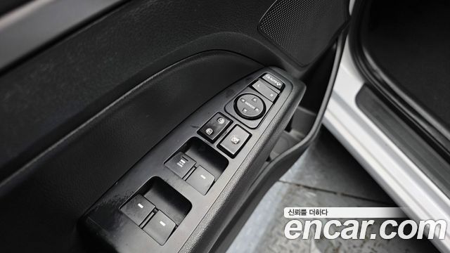 Hyundai AVANTE 2017 — photo 14
