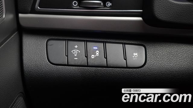Hyundai AVANTE 2017 — photo 15