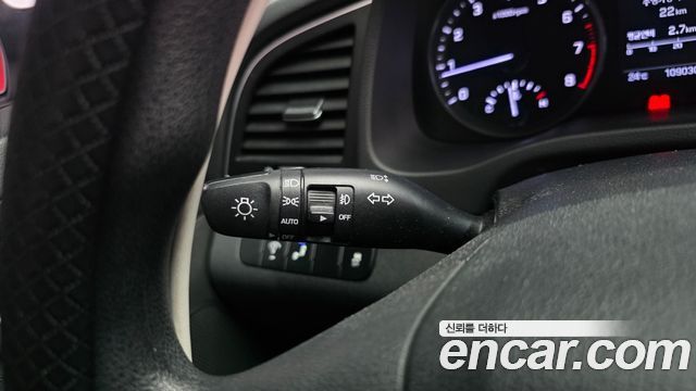 Hyundai AVANTE 2017 — photo 16