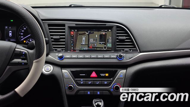Hyundai AVANTE 2017 — photo 18