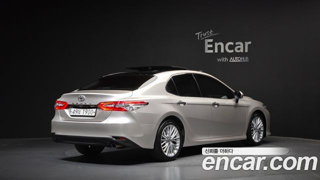 Toyota Camry 2019 — photo 2