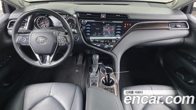 Toyota Camry 2019 — photo 10