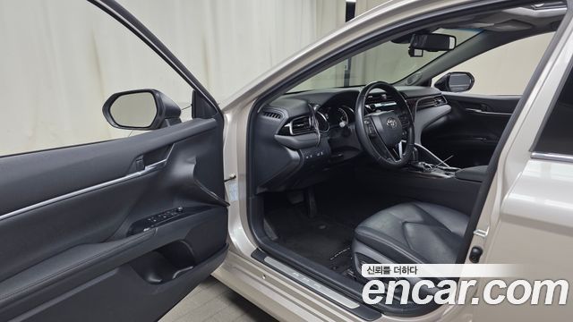 Toyota Camry 2019 — photo 13