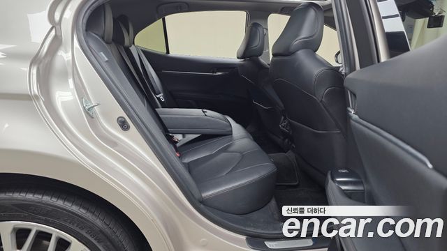 Toyota Camry 2019 — photo 17