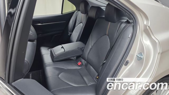Toyota Camry 2019 — photo 18