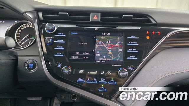 Toyota Camry 2019 — photo 19