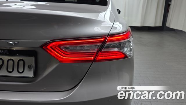 Toyota Camry 2019 — photo 9