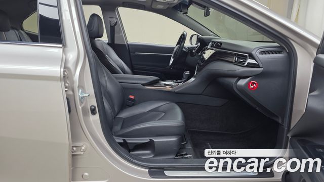 Toyota Camry 2019 — photo 16