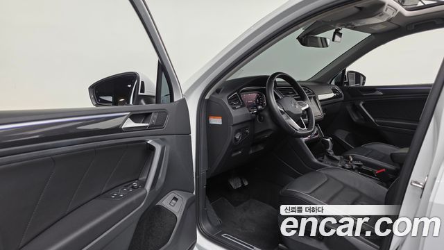 Volkswagen Tiguan 2023 — photo 13