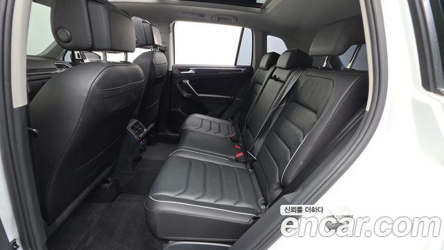 Volkswagen Tiguan 2023 — photo 18