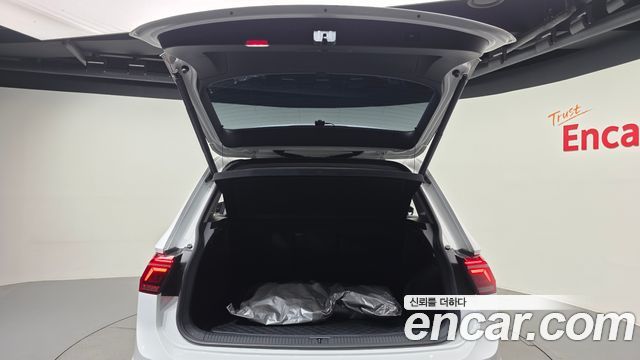 Volkswagen Tiguan 2023 — photo 23