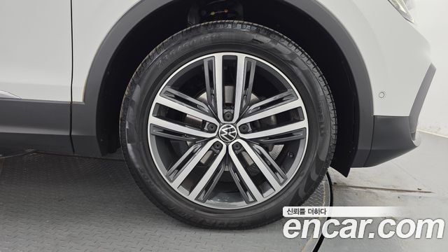 Volkswagen Tiguan 2023 — photo 7