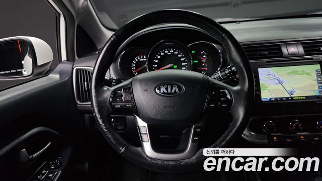 Kia pride 2015 — photo 12