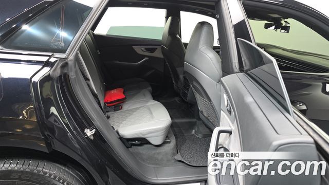Audi Q8 2021 — photo 18