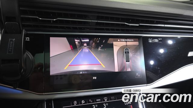 Audi Q8 2021 — photo 21