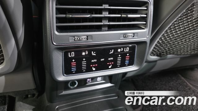 Audi Q8 2021 — photo 24