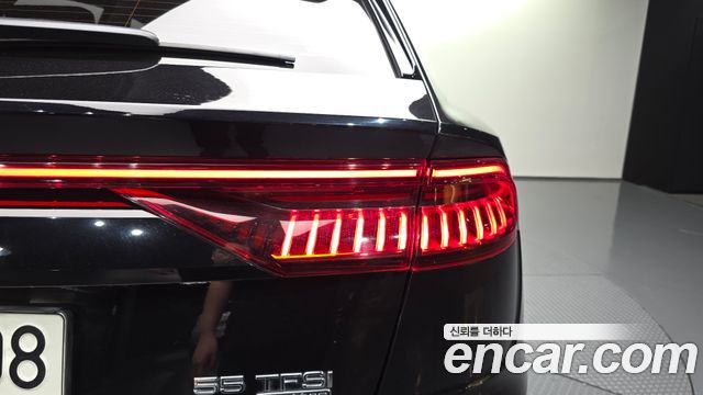 Audi Q8 2021 — photo 9
