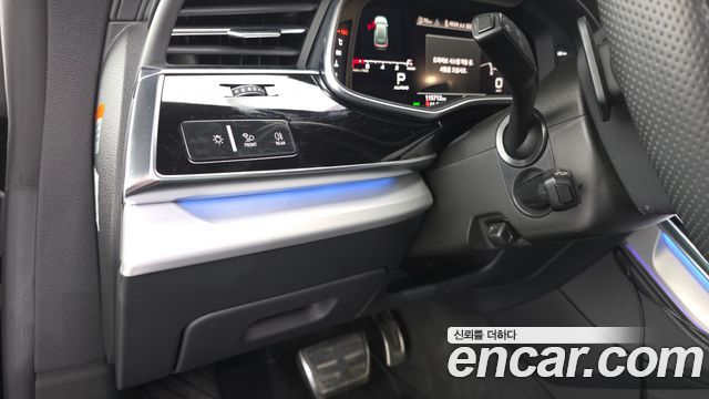 Audi Q8 2021 — photo 30