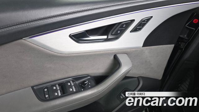 Audi Q8 2021 — photo 33