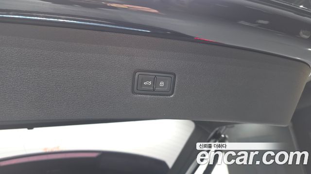 Audi Q8 2021 — photo 35