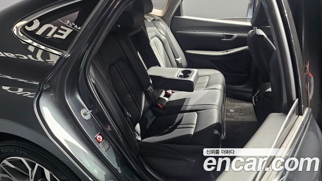 Hyundai Sonata 2022 — photo 11