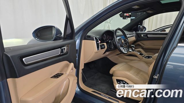 Porsche Cayenne 2019 — photo 10